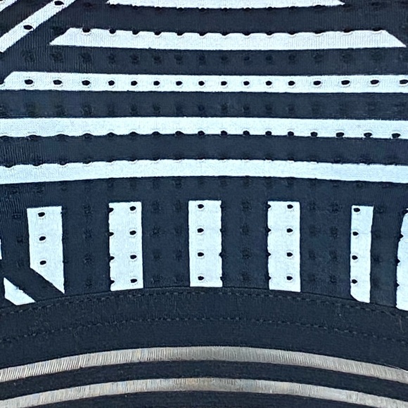 Victoria Sport Medium Impact Athletic Workout Sports Bra Striped Size 34C EUC - Picture 3 of 6